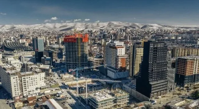 Preview: As për 35 vjet qytetarët me rrogë mesatare nuk mund të blejnë një banesë në Prishtinë